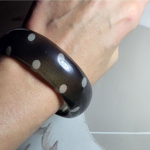 Vintage Black and White Polka Dot Resin Bangle Bracelet - Picture 6 of 6